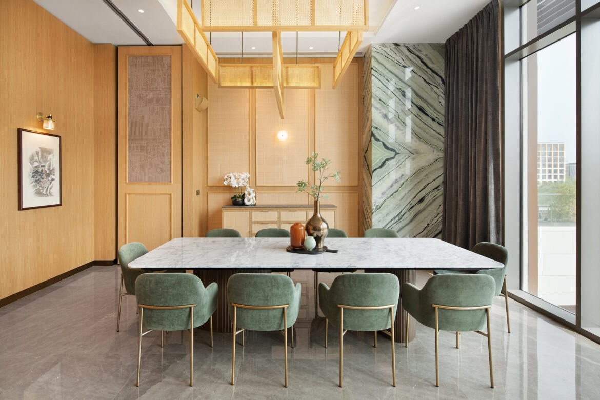 Retail and restaurant interior photo retouching