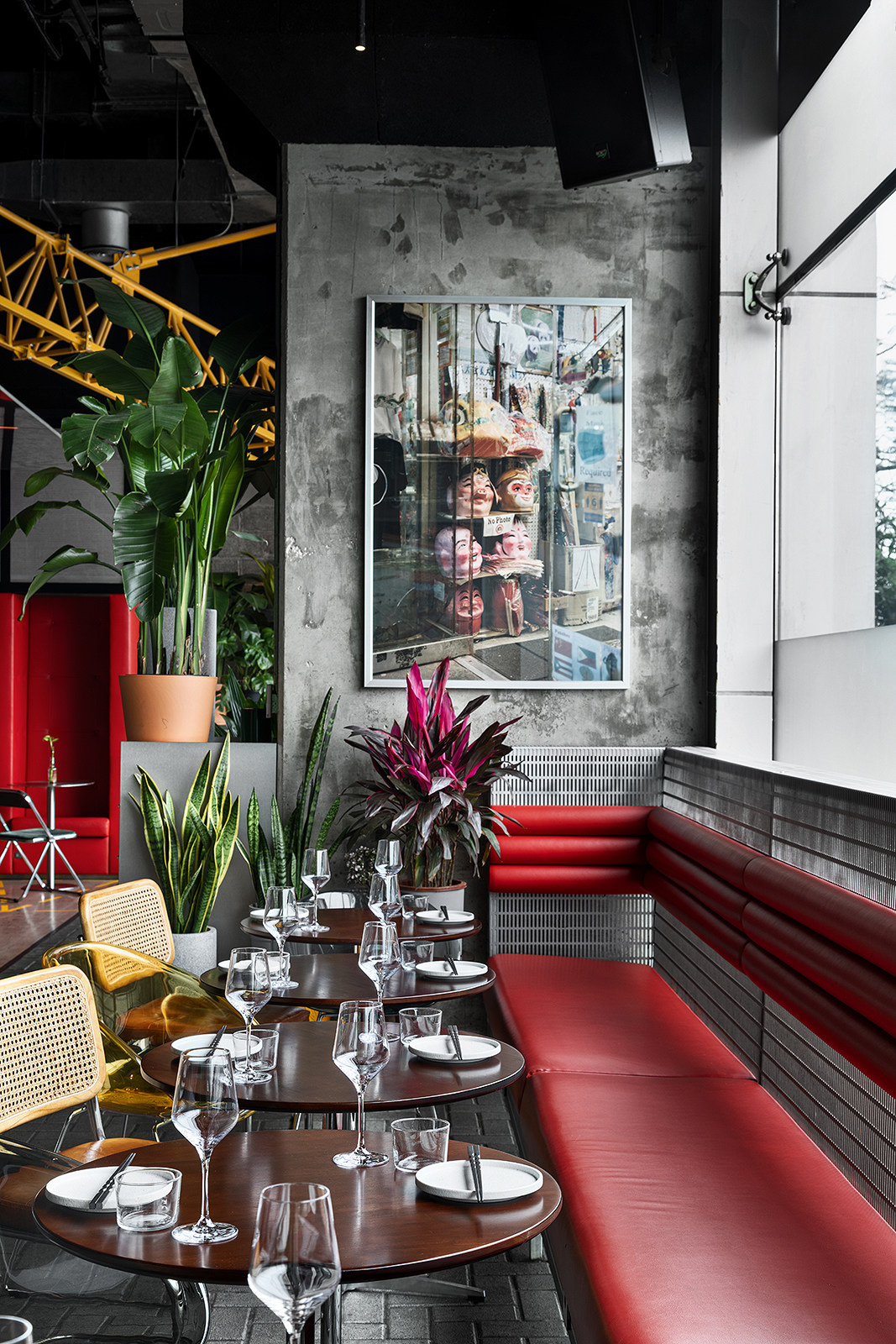 Hospitality interior photo retouching for bar photography