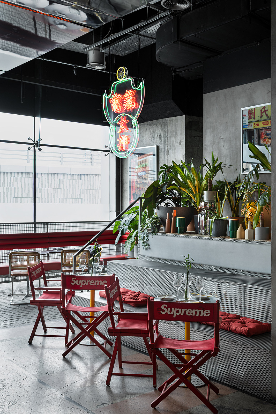 Architectural interior retouching for bar photography