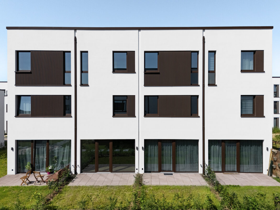 Architectural photography of a TCHOBAN VOSS Architekten residential development highlighting façades, geometry, and landscaping
